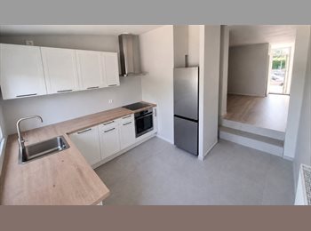 Appartager BE - 4 chambres DISPONIBLES en coloc proche de l'Aéroport, l'Hôpital & HELHa - En cours d'ameublement, Courcelles - 405 € pm