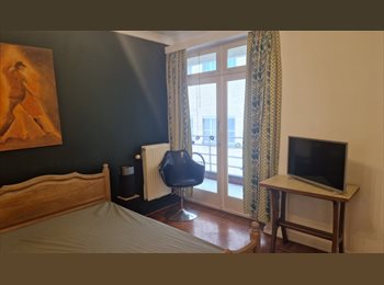 Appartager BE - Grande chambre meublée avec balcon dans un bel appartement au cœur de Liège, Their-à-Liège - 400 € pm
