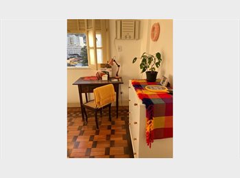 Roomgo BR - Quarto mobiliado em rua tranquila na Glória, Catete - R$ 2.000 Por mês