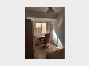 Roomgo ES - Habitacion en la plaça de benimaclet, Valencia - 333 € por mes