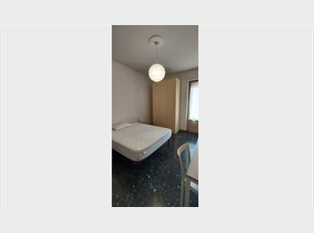 Roomgo IT - Affitto a STUDENTESSE luminosa stanza singola con piccolo balcone, Firenze - 480 € al mese