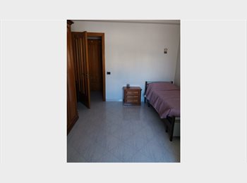 Roomgo IT - Stanza singola con posto letto sigolo per Studentesse e Lavoratrici, Potenza - 190 € al mese