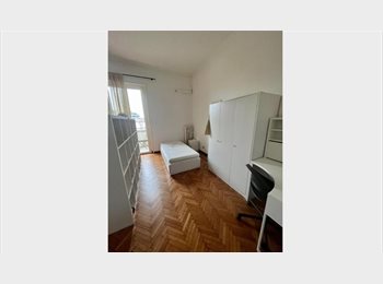 Roomgo IT - Posto letto in doppia Navigli, Milano - 550 € al mese