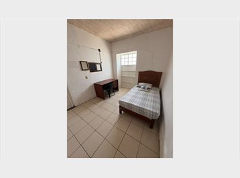 Roomgo MX - Cuarto amueblado cerca CUCEI, Guadalajara - MX$2,500 por mes