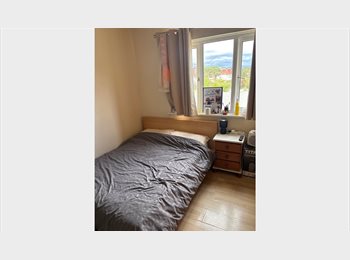Roomgo UK - Large double room, Chessington - £750 pcm