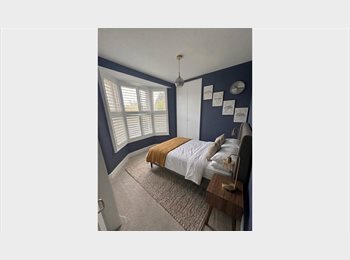 Roomgo UK - Modern Double Flat - Bills Included/Garden, Berkhamsted - £950 pcm