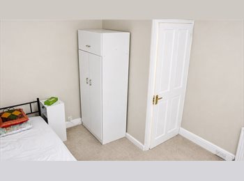 Roomgo UK - Room To Let in SW20 9LU, Raynes Park - £850 pcm