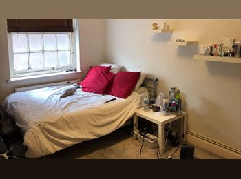 Roomgo UK - Large double room - Short Let, Rotherhithe - £790 pcm