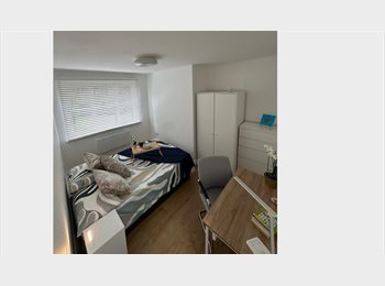 Roomgo UK - 2 Spacious Double Room East Croydon £195pw Each, Addiscombe - £195 pcm