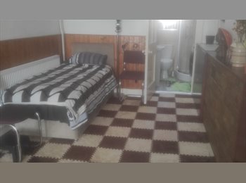 Roomgo UK - Spacious open space front downstairs room in house, Grangetown - £600 pcm