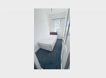 Roomgo UK - Room available in BD4 for girl, Cutler Heights - £280 pcm