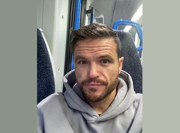 Roomgo UK - Tomas - 44 - Brighton