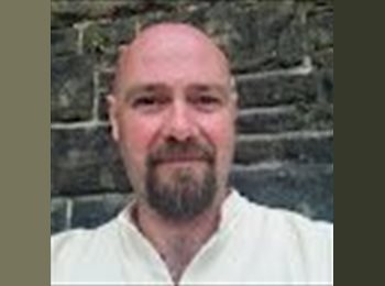 Roomgo UK - Steve - 51 - Huddersfield