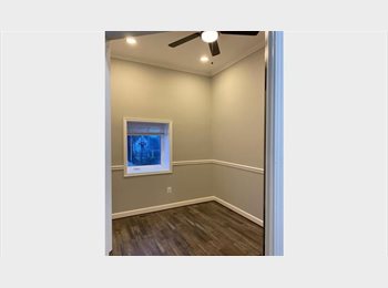 Roomgo US - $600 Room for Rent (Shared Bath), Sandtown-Winchester - $600 pm