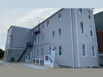 Roomgo US - $750 Private Room (Private Bath), Allendale - $750 pm
