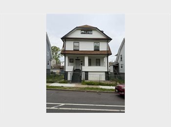 Roomgo US - $550 Private Room (Shared Bath), Hanlon Longwood - $700 pm