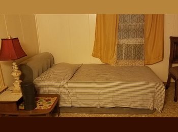 Roomgo US - Room for Rent with Laundry and House Privileges, United States - $400 pm
