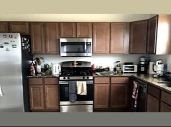 Roomgo US - Private room with shared bathroom close to Downtown/Airport, Upper Saint Clair - $900 pm