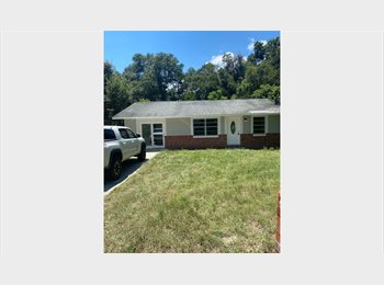 Roomgo US - Master bedroom with bath $700, Mount Plymouth - $700 pm