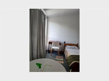 Roomgo AR - loft en casa de 2 niveles. baño y cocina se comparte con el actual ocupante., Buenos Aires - AR$ 650.000 pm