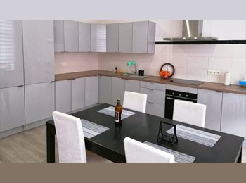 Appartager BE - Chambre disponible avec salle de bain privée!, Charleroi - 450 € pm
