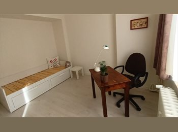 Appartager BE - Kots étudiants (3 chambres) - Charleroi Ville Haute, Charleroi - 380 € pm