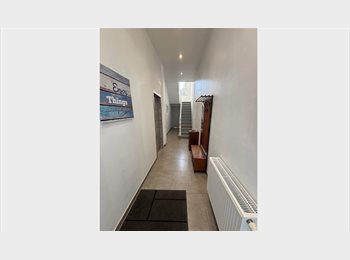 Appartager BE -  Des chambres se libèrent dans une grande colocation à Charleroi Nord !, Charleroi - 480 € pm