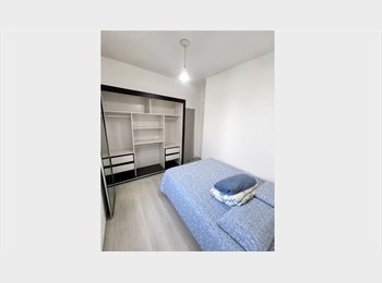 Roomgo BR - Quarto a 15 minutos de Alphaville, Carapicuíba - R$ 1.100 Por mês
