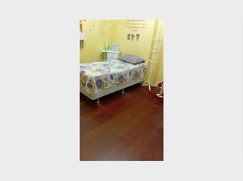 Roomgo BR - Ótimo quarto  p mocas estudantes em condomínio em Copacabana  perto do metro.d. Organizadas Perto  d, Copacabana - R$ 1.000 Por mês