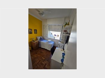 Roomgo BR - Quarto em Copacabana para moça que trabalhe fora, Copacabana - R$ 2.100 Por mês