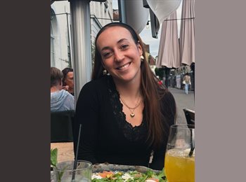 Roomgo BR - Roberta - 23 - Maracanã