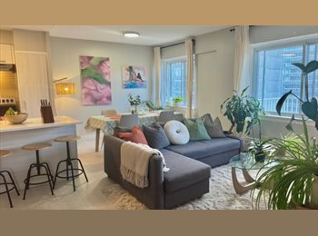Roomgo CA - Grande chambre meublée au centre-ville !!! Emménagement le 1er octobre ou avant (long terme) - FEMME, Montréal - $1,190 pcm