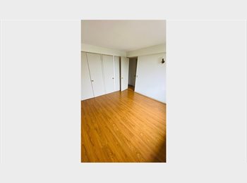 CompartoDepto CL - Habitación grande para amoblar disponible en departamento, Las Condes, Metro Manquehue, Vitacura - CH$420.000 por mes
