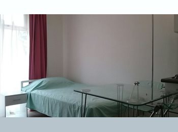 CompartoDepto CL - HomeStudio Independiente, La Reina - CH$380.000 por mes