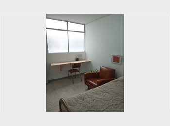 CompartoApto CO - Arriendo habitación amueblada, barrio laureles, Medellín - COP$ 850.000 por mes