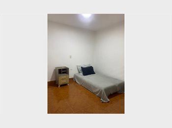 CompartoApto CO - Habitación en amplia casa en barrio la colina, decoré guayabal. A 7 minutos caminando de estación Ag, Envigado - COP$ 800.000 por mes