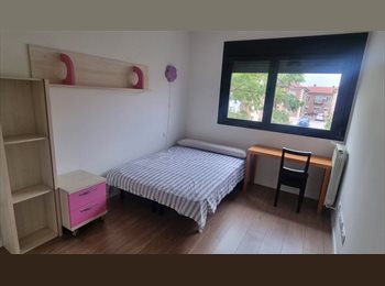 Roomgo ES - Habitación amplia con baño privado y zona de estudio, Meco - 500 € por mes