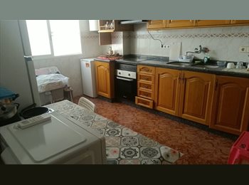 Roomgo ES - ¿Buscas una habitación en un piso tranquilo y cómodo para ti o para ti y tu pareja?, España - 500 € por mes