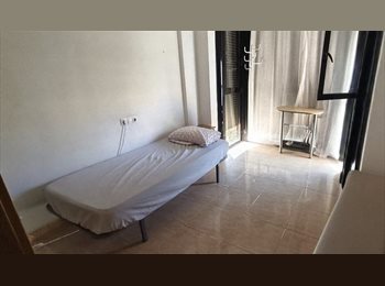 Roomgo ES - Habitación en Ciudad Jardín 8, San Vicente. Zona tranquila, piscina, pádel y ocio., San Vicente del Raspeig - 330 € por mes