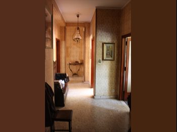 Roomgo IT - Stanze in affitto per studentesse, lavoratrici, docenti universitari in sabbatico o turisti, Pisa - 400 € al mese