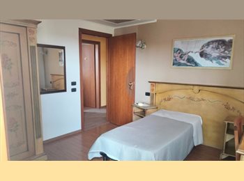 Roomgo IT - stanza con angolo cottura e bagno, Vigodarzere - 590 € al mese