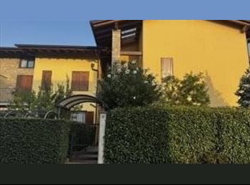 Roomgo IT - Stezzano -Camera singola in affitto in appartamento signorile, ideale per lavoratori e studenti, Stezzano - 500 € al mese