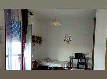 Roomgo IT - Offro stanza singola per ragazza, Sesto San Giovanni - 500 € al mese
