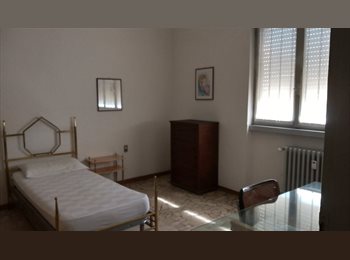 Roomgo IT - SPAZIOSE CAMERE X STUDENTESSE, Bergamo - 380 € al mese