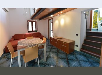 Roomgo IT - Stanza singola luminosa con terrazzino comune - Centro Storico, Salerno - 300 € al mese