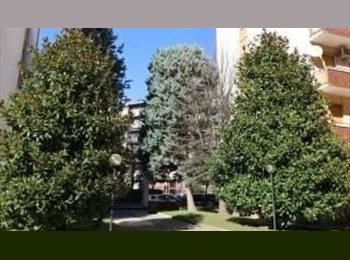 Roomgo IT - Affitto trilocale tre posti letto, Navigli - Ticinese - Pta Genova - Lorenteggio - 600 € al mese