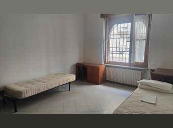 Roomgo IT - Affittasi posti letto in camera doppia  in appartamento  di 90 mq situato in villetta, Grugliasco - 300 € al mese