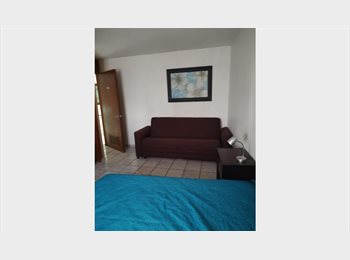 Roomgo MX - Habitacion para mujer ubicada a dos cuadras de plaza galerias de rafael Sancio de, Zapopan - MX$4,300 por mes