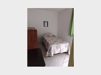 Roomgo MX - Cerca de Plaza del Sol, Plaza La Perla Habitación con baño entrada independiente, Zapopan - MX$3,500 por mes