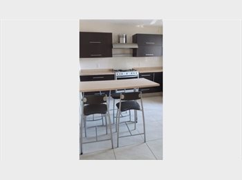 Roomgo MX -  ¡Cuarto amueblado en Renta! I La Estancia/Galerias, Zapopan - MX$5,300 por mes